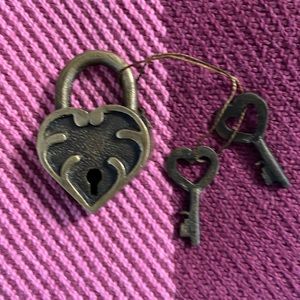 Brass Heart Lock w/keys